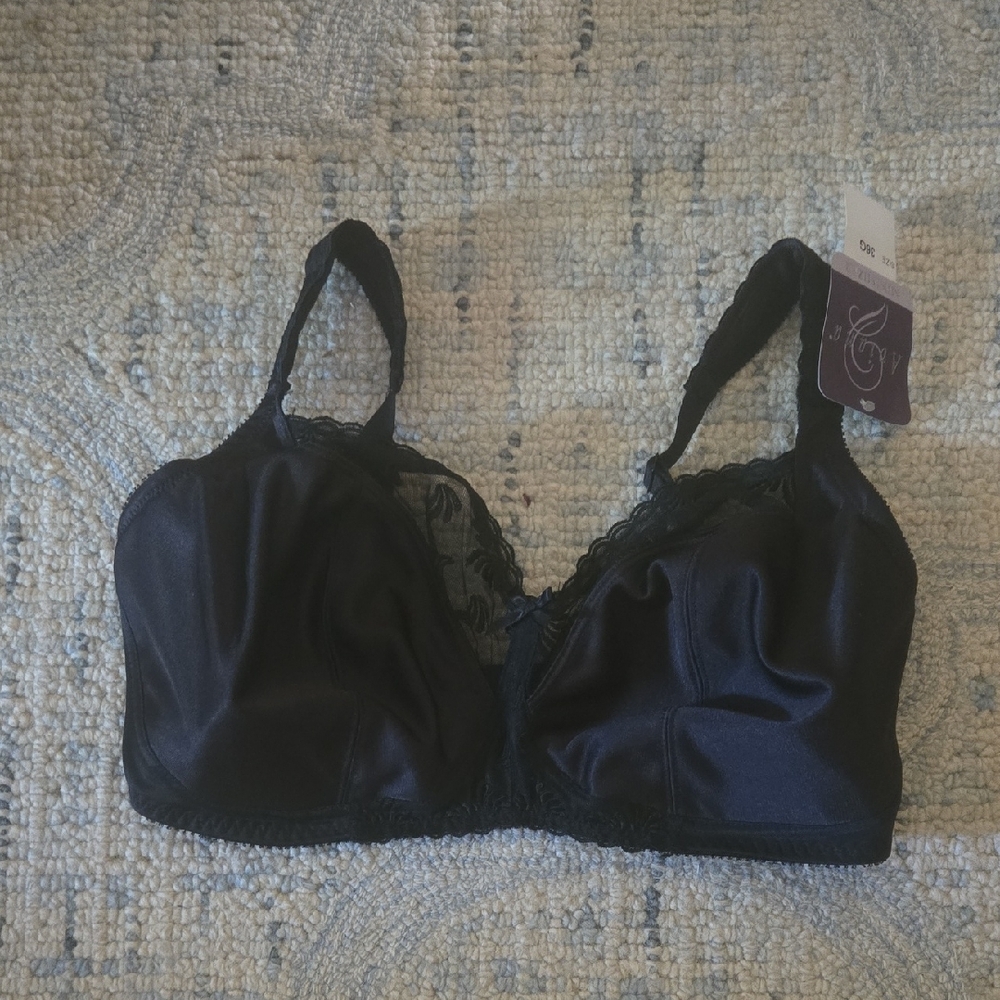 Aviana Black Structured Bra with Molded Cups